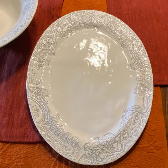 17" Oval Serving Platter Scarlett by Pottery Barn China - Picture 1 of 5